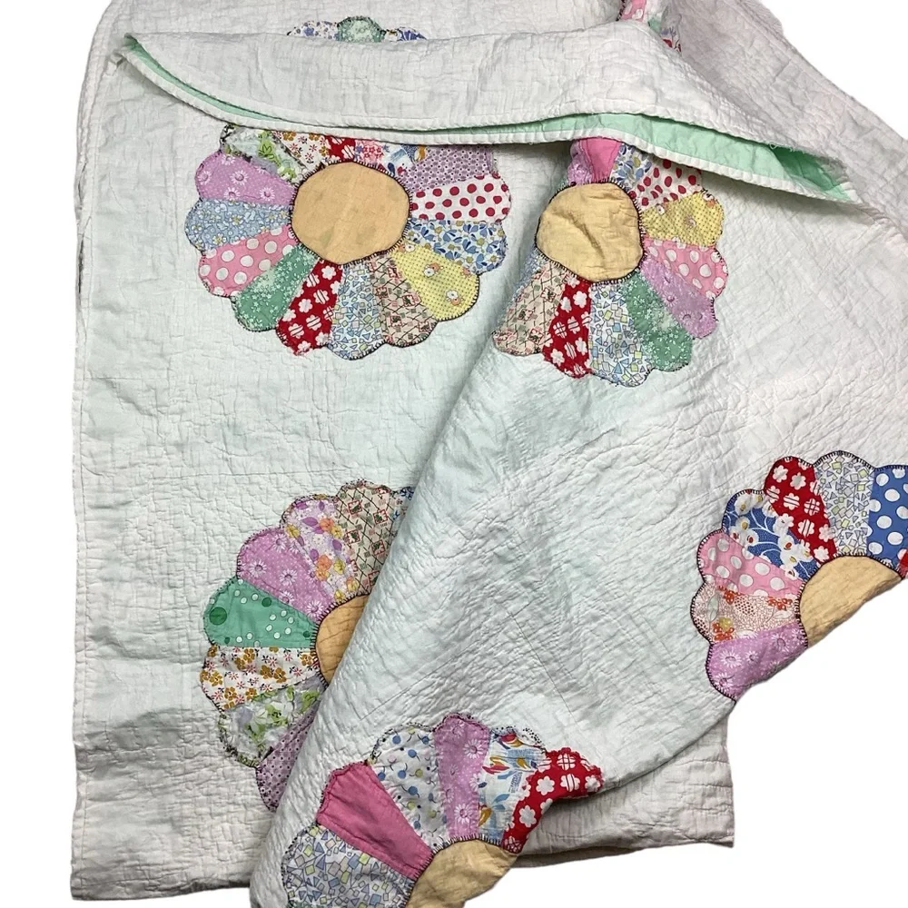 Vintage hand stitched quilt - Picture 2 of 10